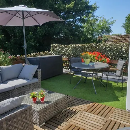 Zonnig Maasbommel. * Maasbommel