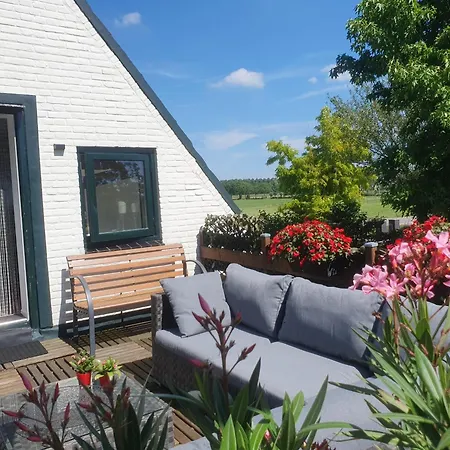 Zonnig Maasbommel. Apartment