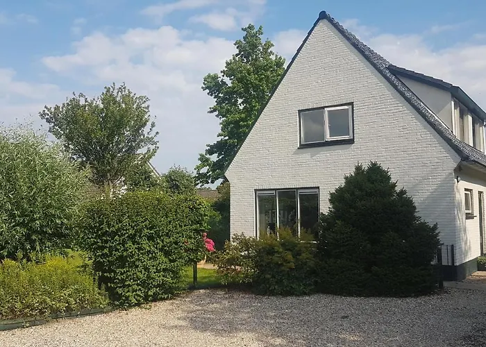 Zonnig Maasbommel. *