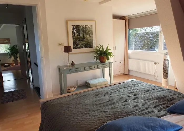 Zonnig Maasbommel. Lägenhet