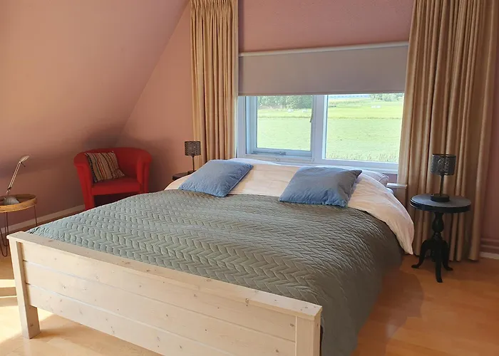 Zonnig Maasbommel. *