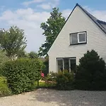Zonnig Maasbommel. *