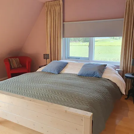 Zonnig Maasbommel. *